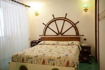 Ausonia מלון