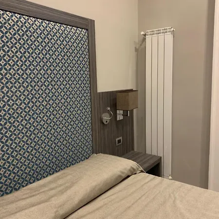 Ausonia 2* نابولي